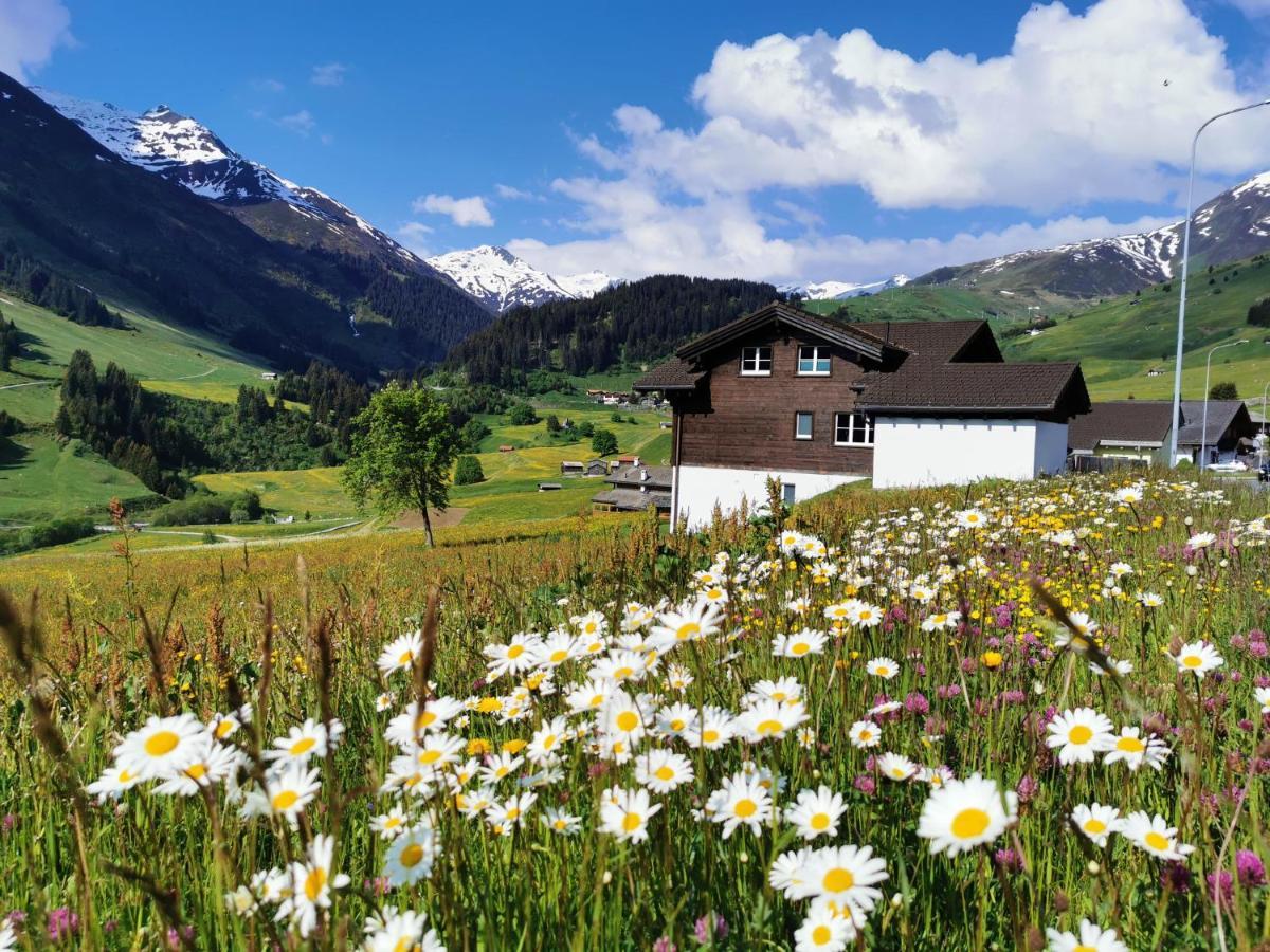 Tgesa Dutg Grond Apartment Sedrun Luaran gambar