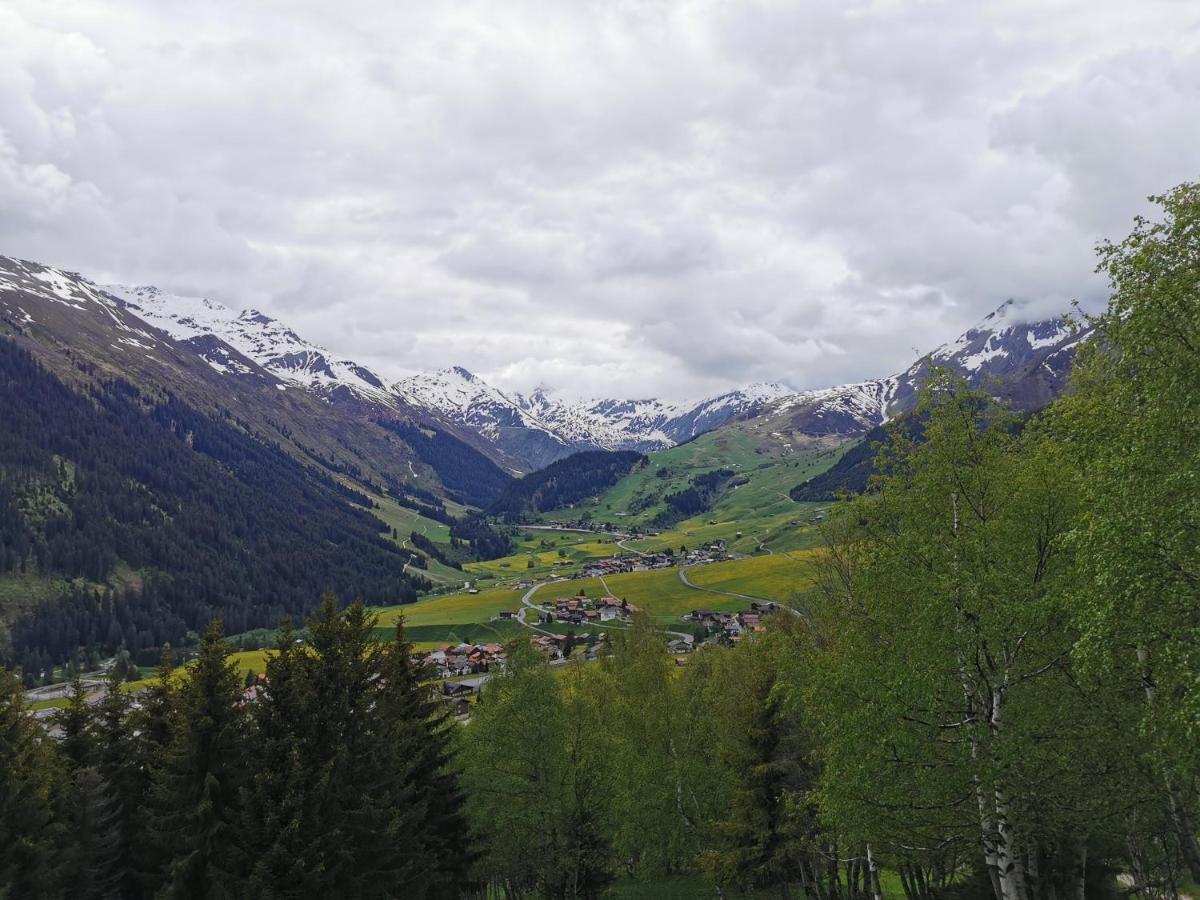 Tgesa Dutg Grond Apartment Sedrun Luaran gambar