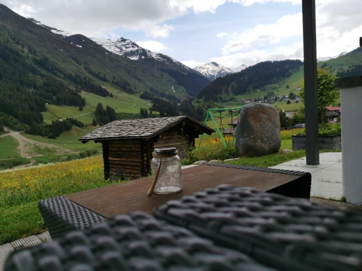 Tgesa Dutg Grond Apartment Sedrun Luaran gambar